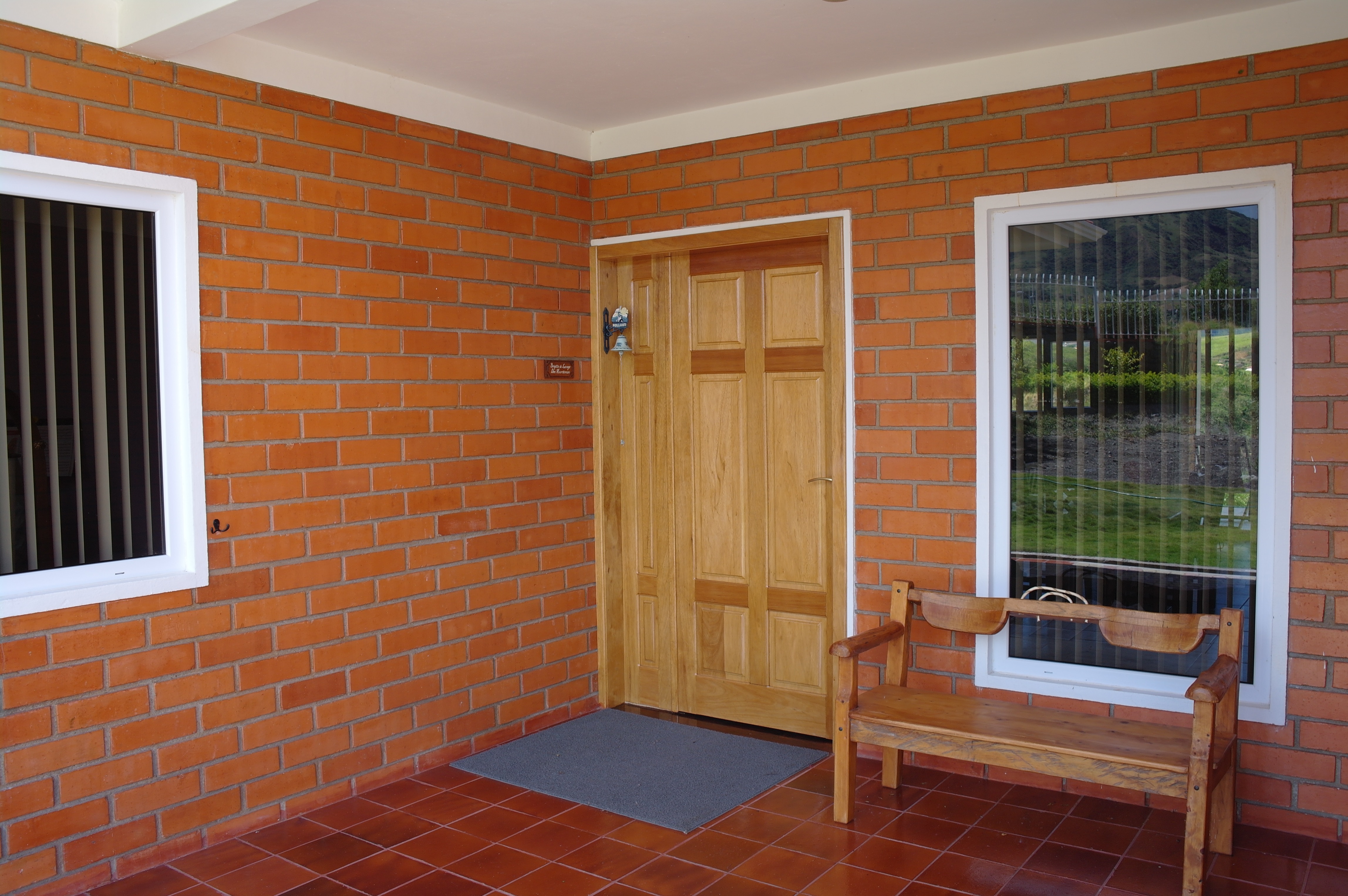 House for sale in Yunguilla Valley Live the Life